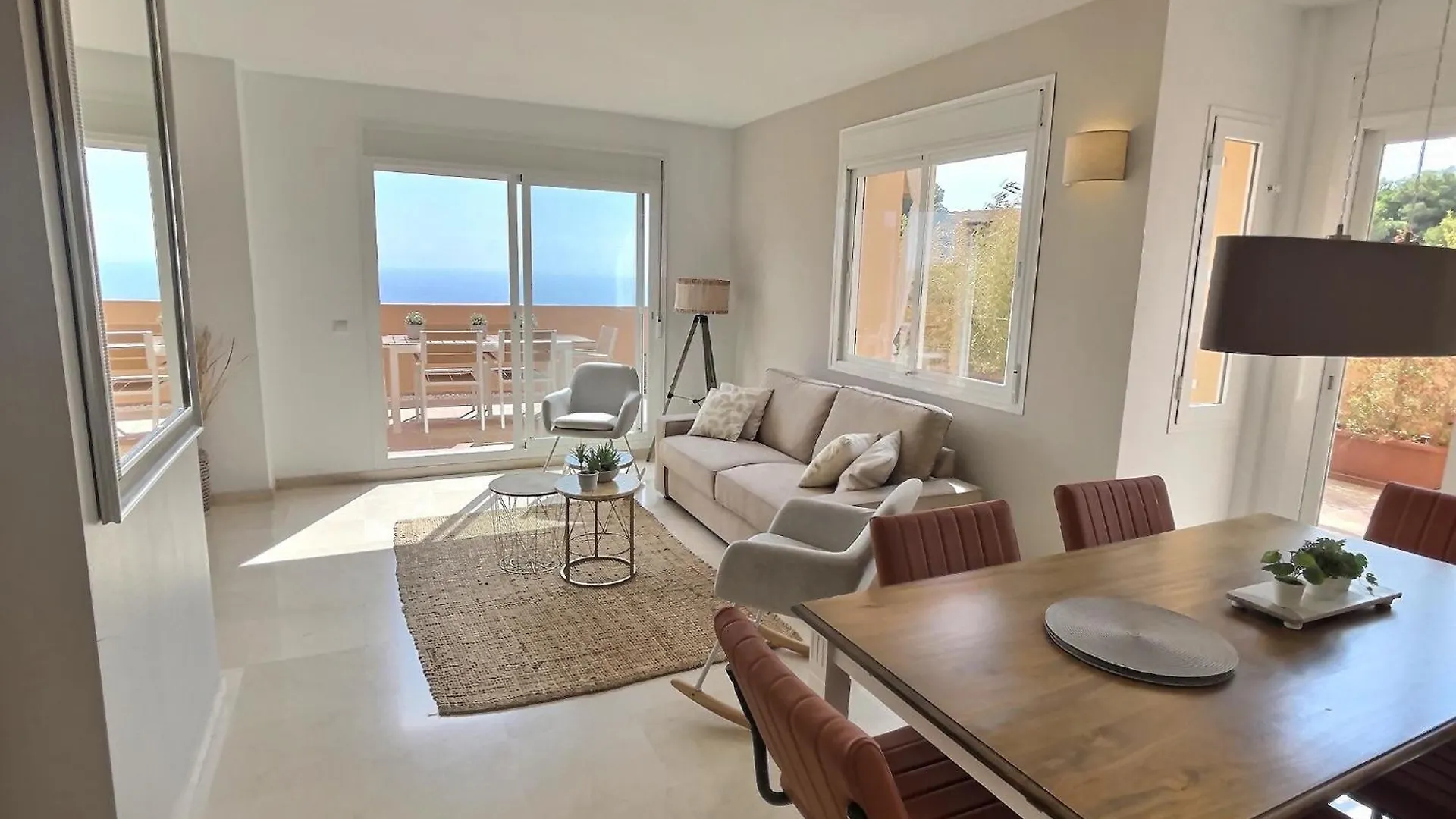 Luxury Escape - 3Br Penthouse, Breathtaking Views, Pool, In The Heart Of Costa Del Sol! Apartment Sitio de Calahonda Spain