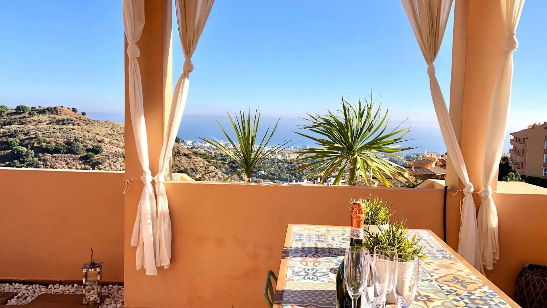 Luxury Escape - 3Br Penthouse, Breathtaking Views, Pool, In The Heart Of Costa Del Sol! Apartment Sitio de Calahonda