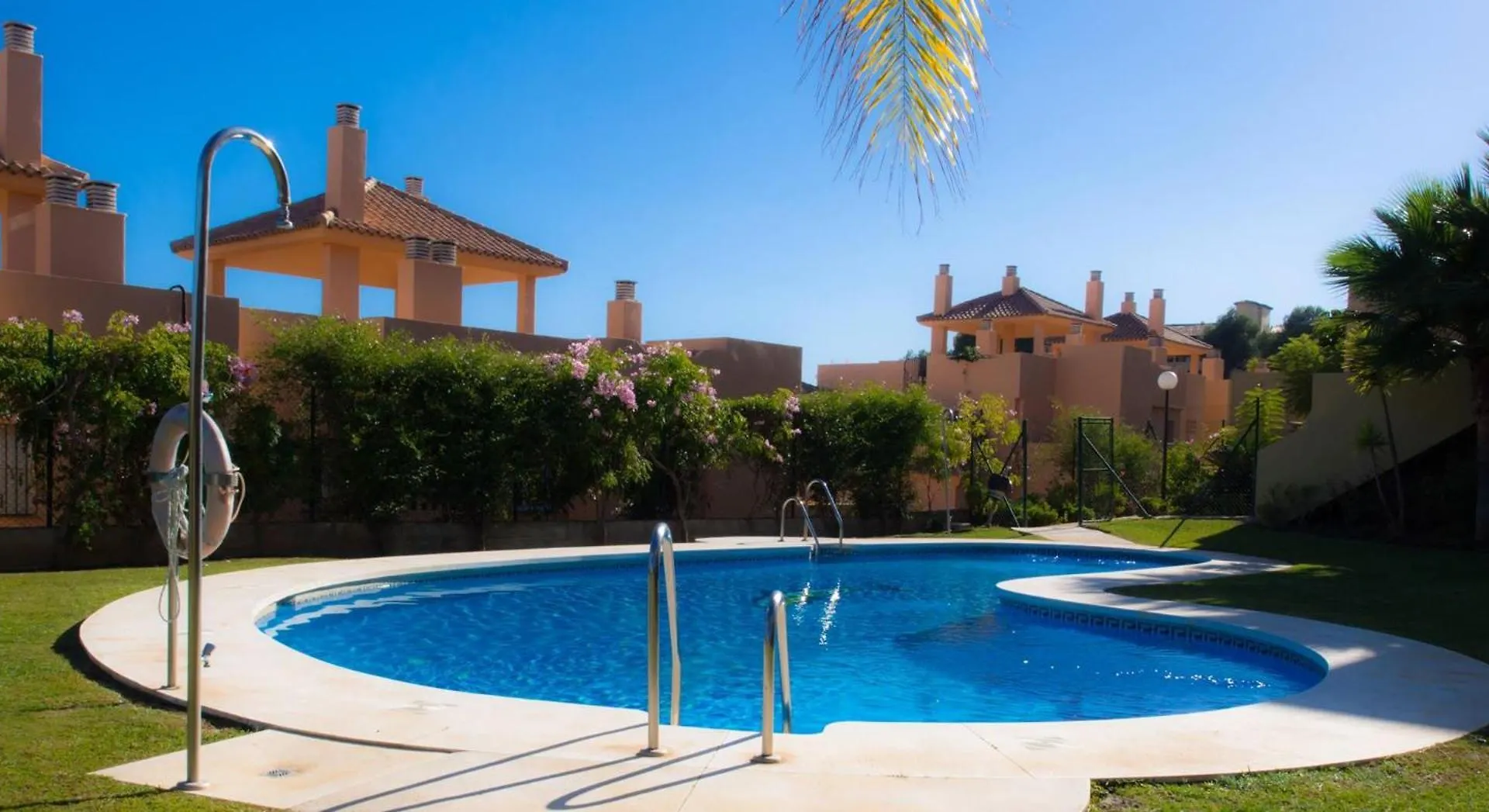 Sitio de Calahonda Luxury Escape - 3Br Penthouse, Breathtaking Views, Pool, In The Heart Of Costa Del Sol! 아파트