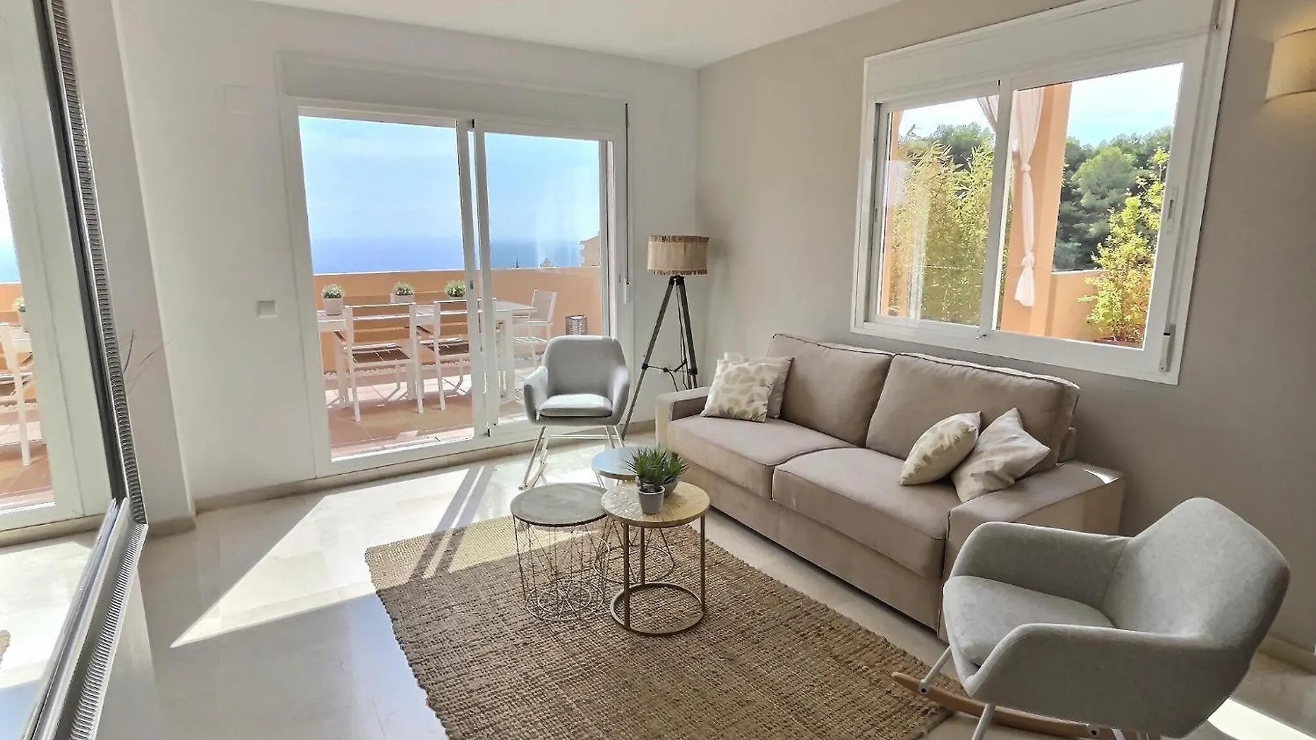 Sitio de Calahonda Luxury Escape - 3Br Penthouse, Breathtaking Views, Pool, In The Heart Of Costa Del Sol! 아파트  Sitio de Calahonda